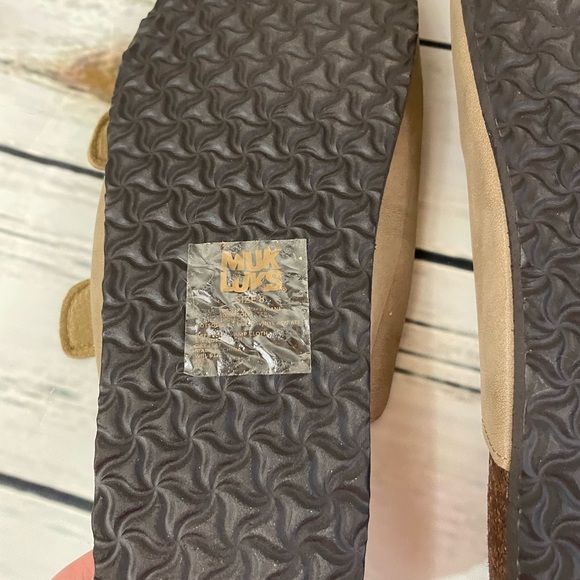 Muk-Luks Sandals like new no tags/box - Picture 6 of 7